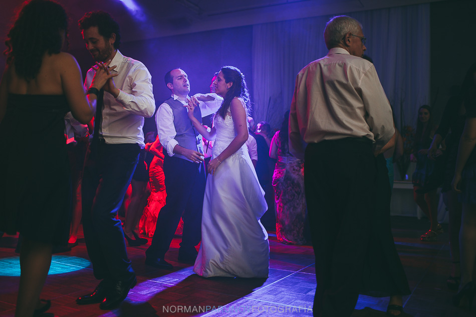 Fotoperiodismo de bodas, casamiento julio, Salguero Plaza, Buenos Aires, Argentina, Norman Parunov