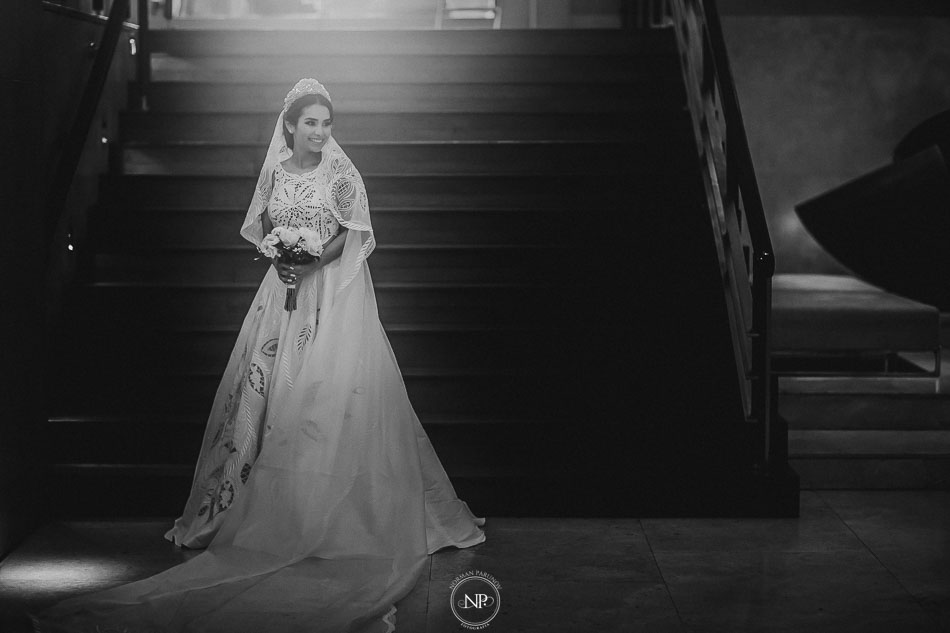 Retrato de novia, vestido de novia, casamiento en Palacio Duhau Park Hyatt Bs As, fotoperiodismo de bodas, Norman Parunov