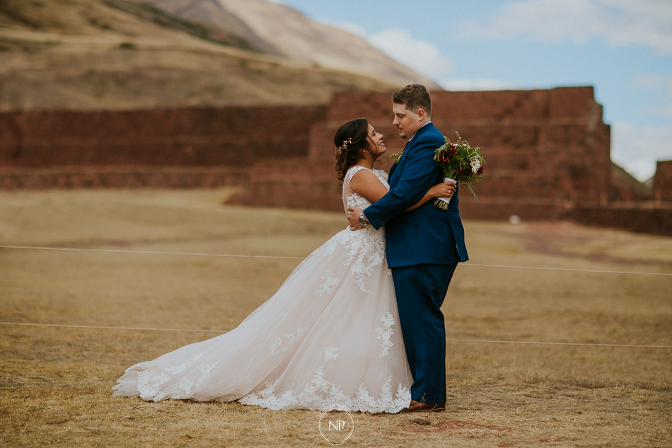 Destination wedding en Cusco Perú, fotoperiodismo de bodas, Norman Parunov